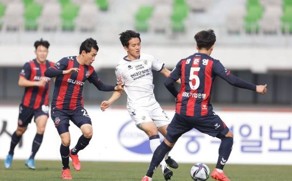 华泰配资 日职联焦点战: 领头羊客战主场虫! 町田泽维亚能否阻击鹿岛鹿角?